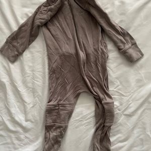 Goumi kids zip romper with optional footies